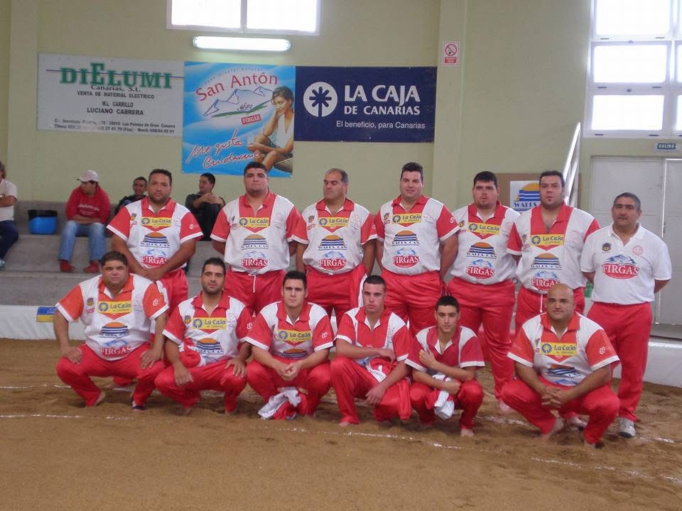 El equipo sobre la arena del terrero
