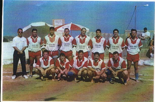 Equipo presentado en el documento junto al hito del campeonato de Canarias de 1998